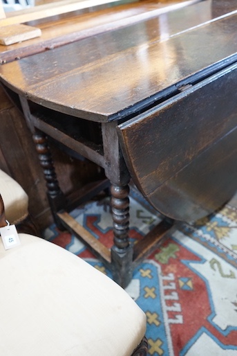 An 18th century oval oak gateleg dining table on bobbin underframe, 166cm extended, width 122cm, height 73cm